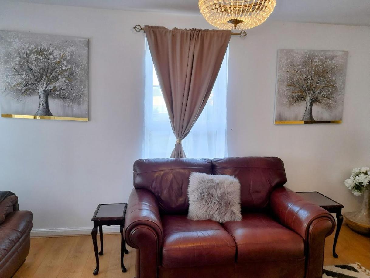 Beautiful 4 Bedroom Treasure Home Хемел-Хемпстед Экстерьер фото